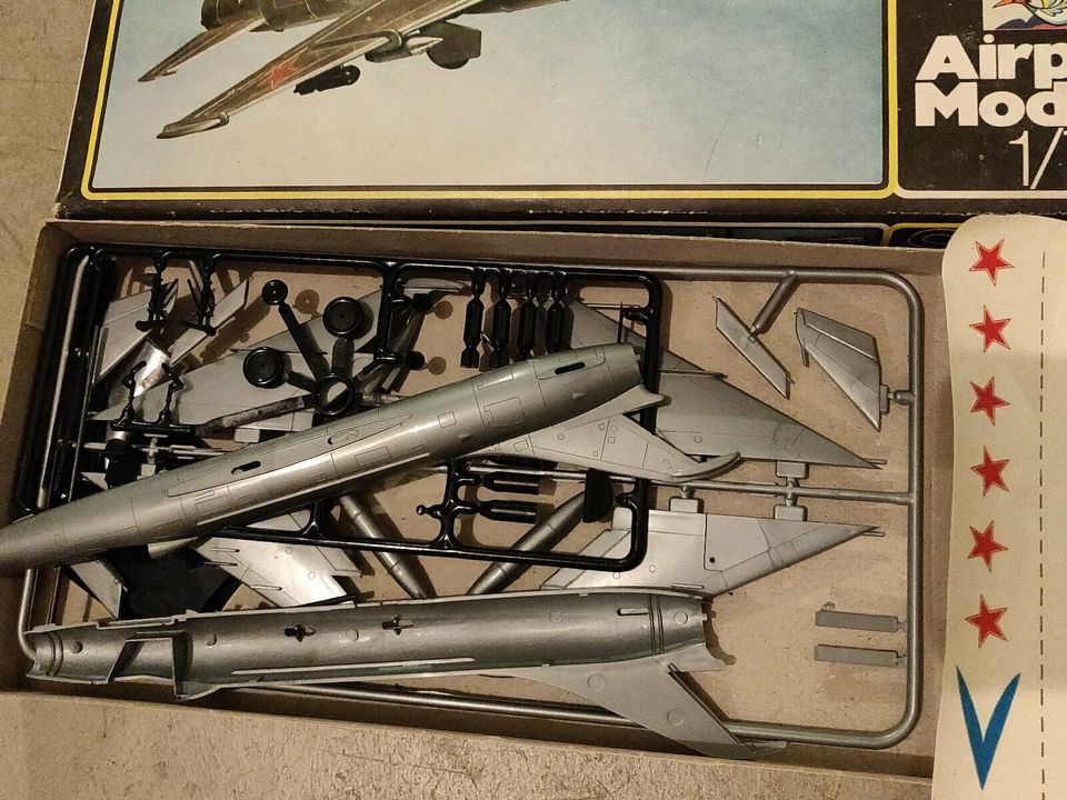 Modellbau Model Kit Flugzeugmodell DDR SU-7 NEU in Dresden