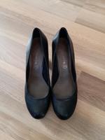 Tamaris schwarze Hackenschuhe Pumps Damenschuhe Größe 39 Niedersachsen - Calberlah Vorschau