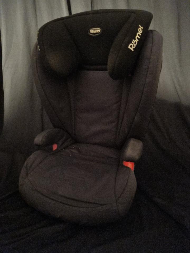 Römer Autositz KID, Gruppe 2-3 (15 - 36kg), Black Thunder Isofix in Lohfelden