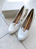NEU Bequeme, Weiße High Heels Pumps, Brautschuhe, Hochzeitsschuhe Nordrhein-Westfalen - Lippstadt Vorschau