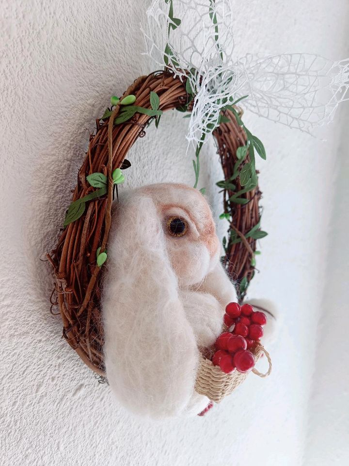 Osterkranz Osterhase Natur Filz Handmade Deko Geschenk Handarbeit in Neuenburg am Rhein