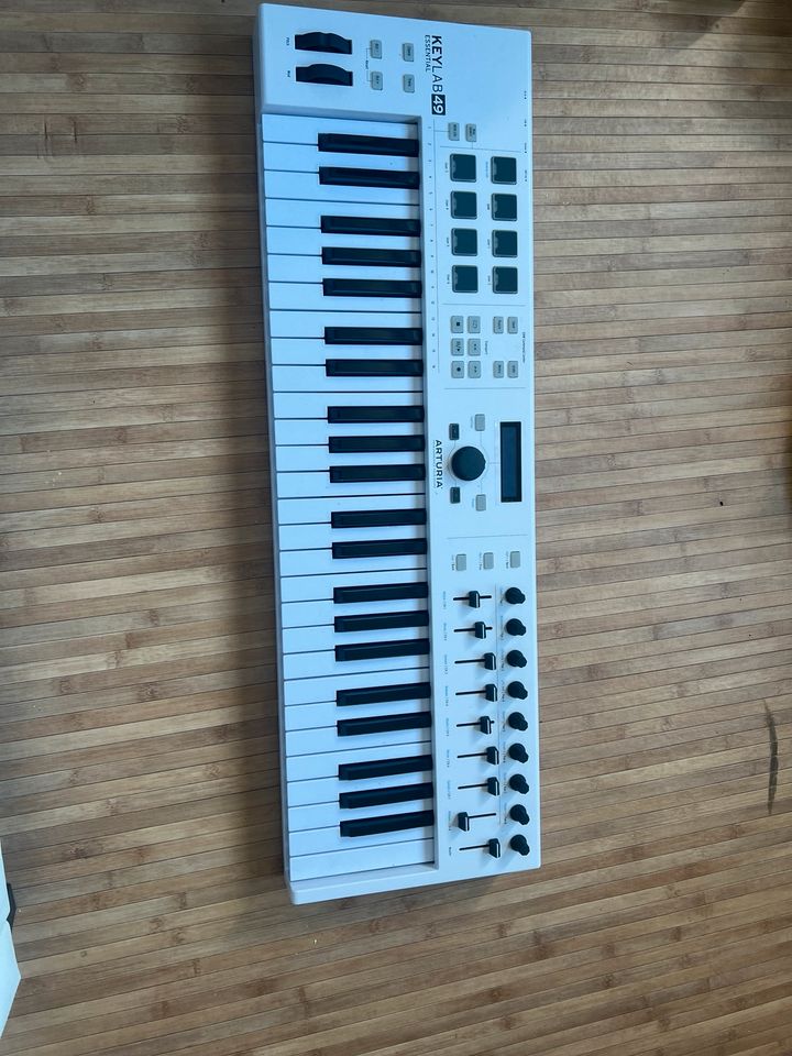 Arturia Keylab Essential 49 Keyboard Midi Controller in Bad Driburg