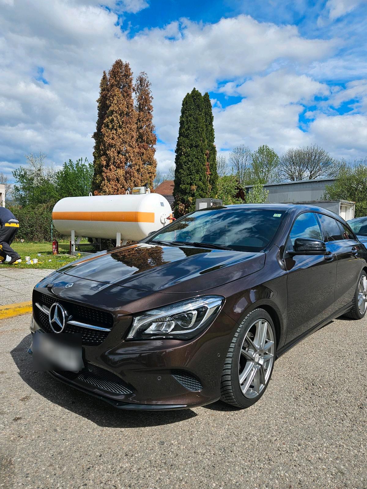 Abbildung des Autos Mercedes CLA 200 Shootin…