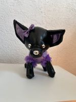 Stofftier Chihuahua aus schwarzem Kunstleder mit lila Accessoires Bayern - Lautertal Vorschau