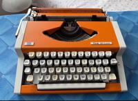 DDR Schreibmaschine tbm de Luxe plus original Lehrbücher Bayern - Straubing Vorschau