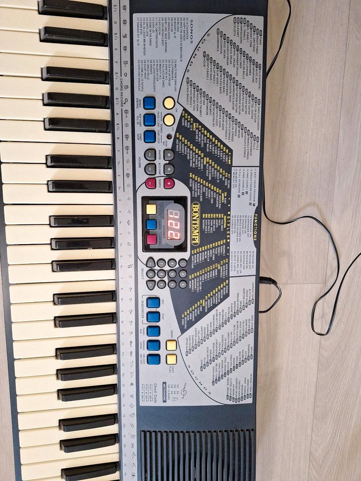 Bontempi Keyboard mit Ständer in Marburg