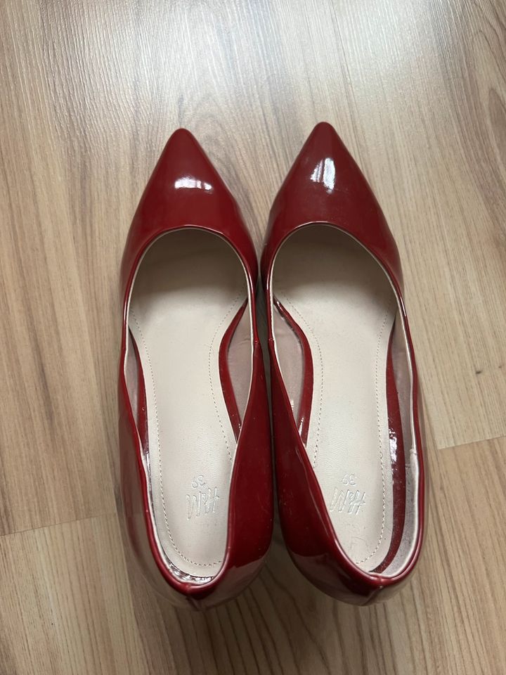 H&M Pumps Lack High Heels Bordeaux Dunkelrot in Moers