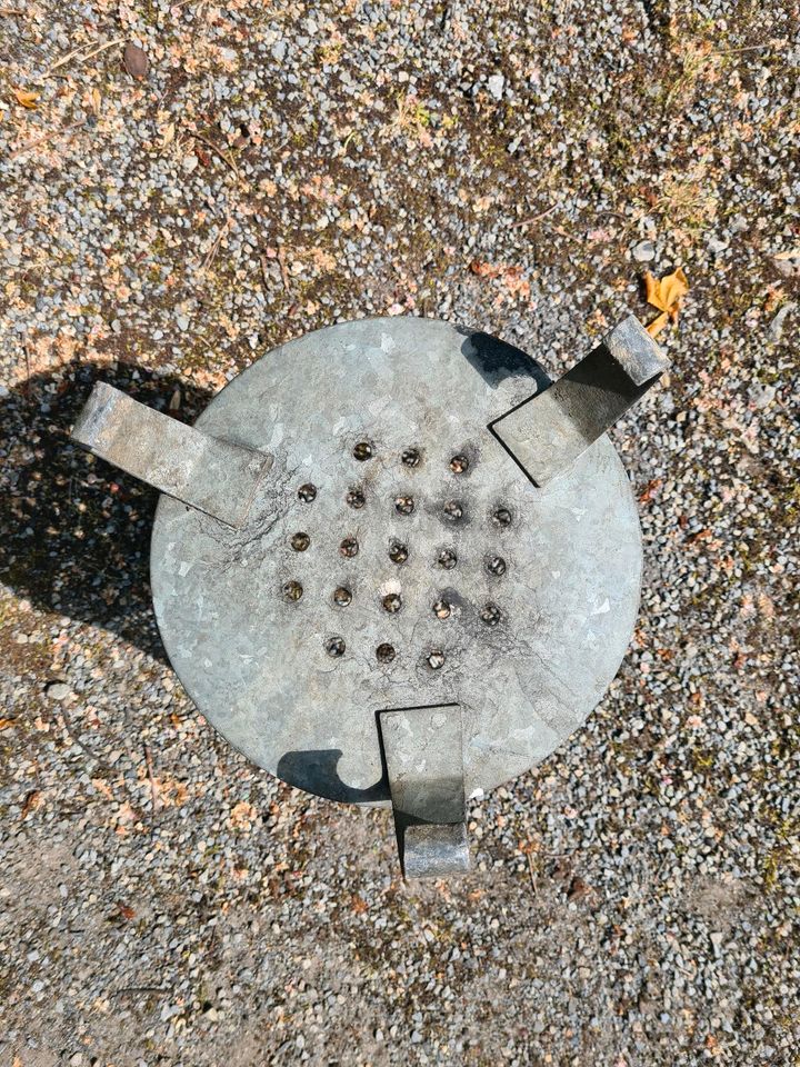 2 x Metallkorb Feuerkorb Feuereimer verzinkt mit Füßen Gitter in Emmerthal