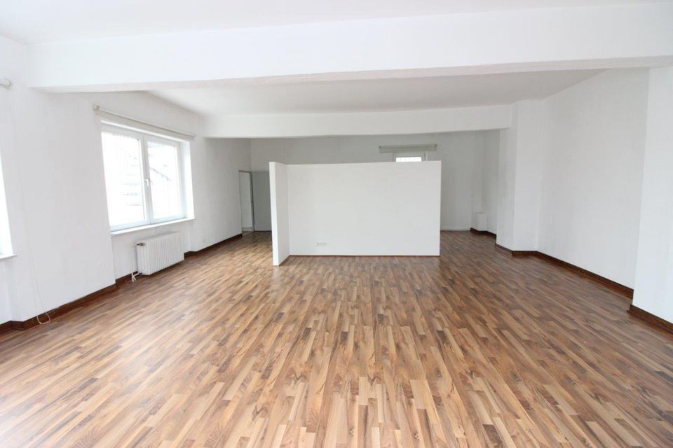 2 Monate mietfrei ! 216m² für ihre Wohnträume *** 4 Zimmer mit Balkon im Altbau in Düsseldorf