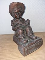 Ton-Figur Bronze Farbe Junge mit Buch Handarbeit Ritzmarke Nordrhein-Westfalen - Schwerte Vorschau