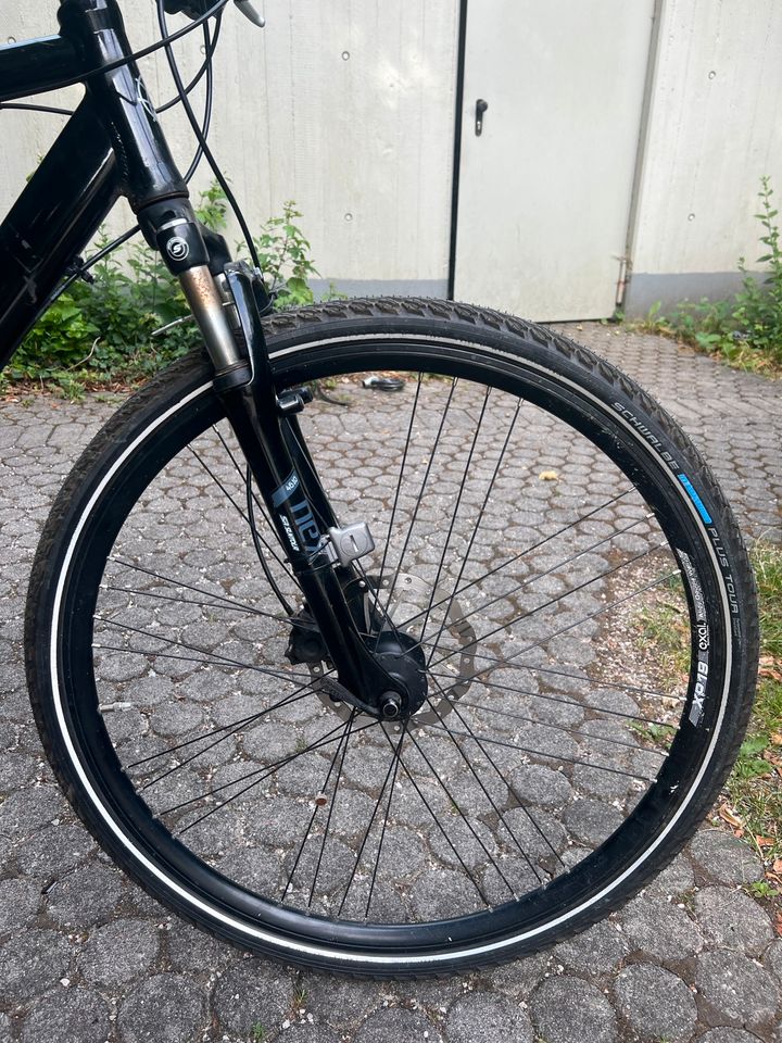 Fahrrad 28 Zoll Bike Manufaktur Fahrradcomputer Reifen unplattbar in München