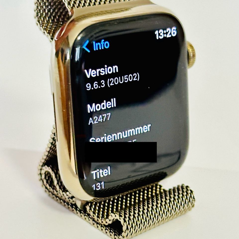 Apple Watch Series 7 45 mm Gold Original Milanese Armband in St. Ingbert