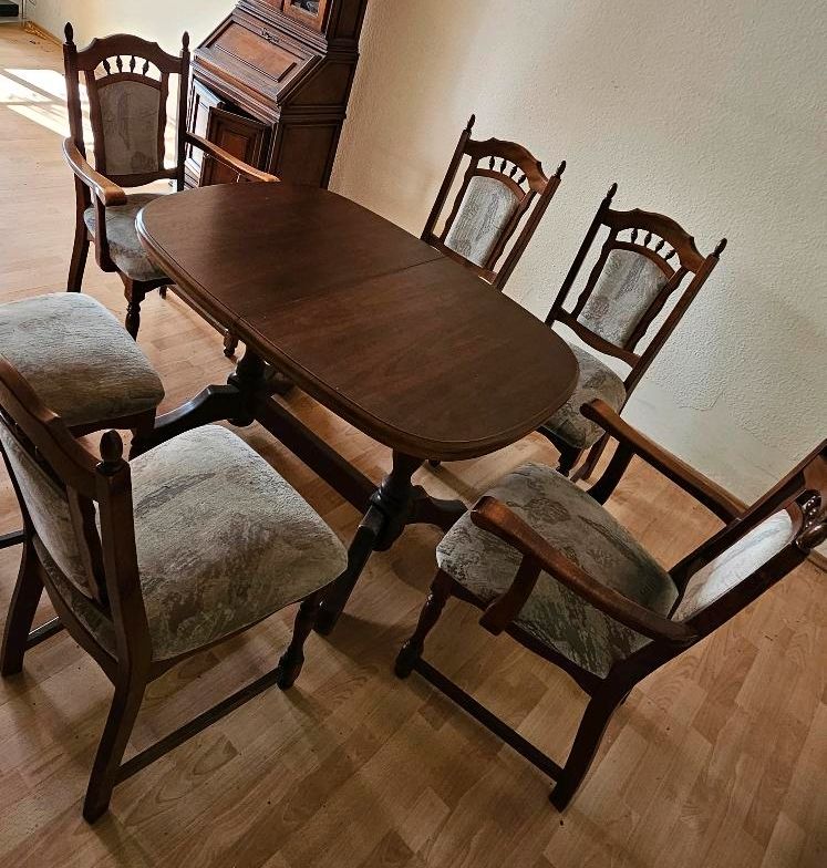 Tisch mit stuhlgruppe in Schleiden