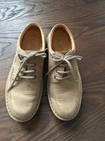 Halbschuhe in beige Größe 44 der rechte hat einen Fleck Brandenburg - Teltow Vorschau