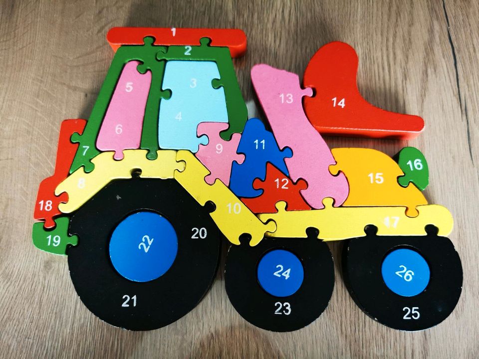 Holzpuzzle Traktor in Schwaara