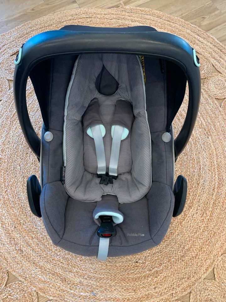 Maxi Cosi Pepple Plus Kindersitz mit Isofix-Station in Neuhausen