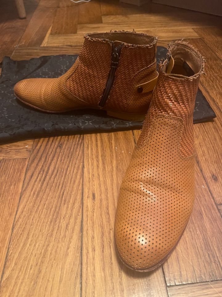 Melvin & Hamilton Stiefeletten Lochmuster cognac Gr. 40 in München