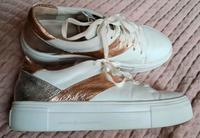 Kennel&Schmenger Leder Sneaker Gr.39 weiß Gold super Zustand Schleswig-Holstein - Bargteheide Vorschau