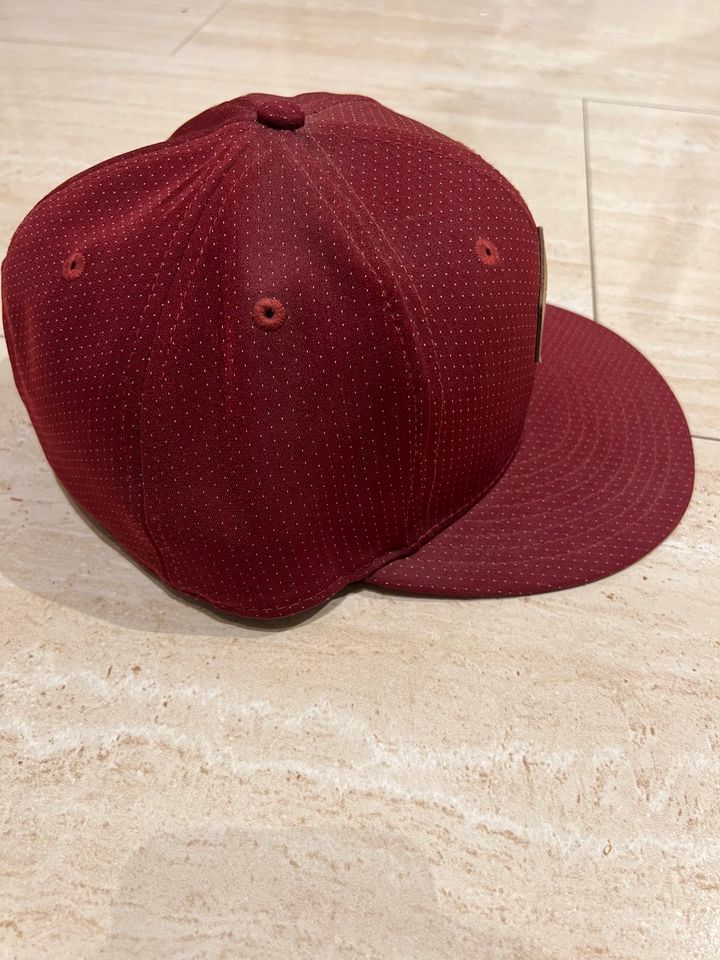 New Era Cap 59fifty dunkelrot in Siegburg