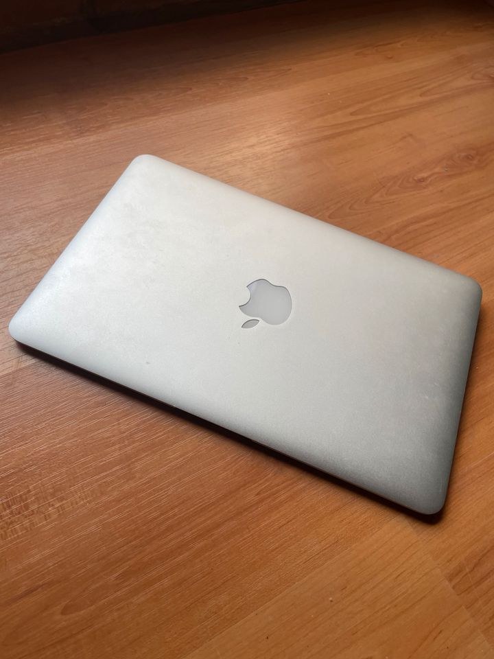 MacBook Air 11" (2014) in Lenggries