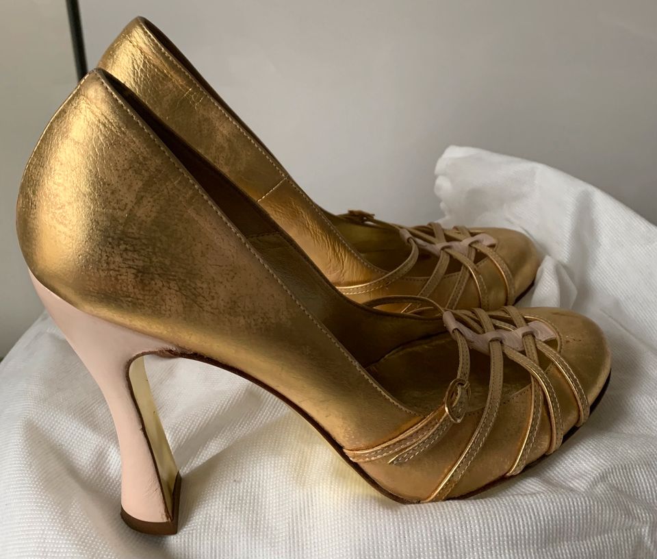 Dolce&Gabbana goldene Pumps Gr 38 in Dortmund