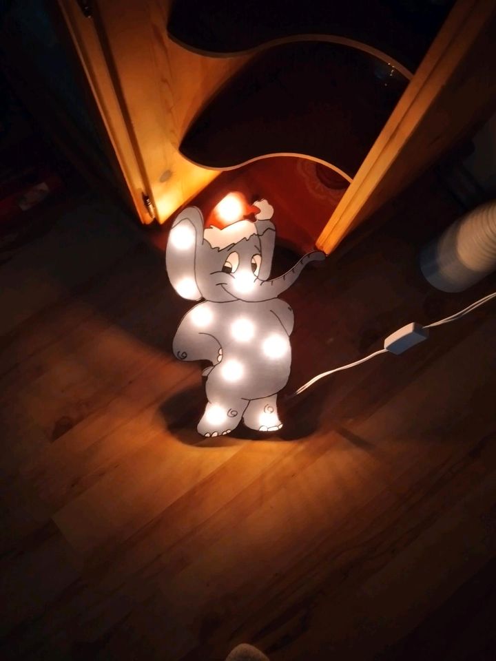 Süße Kinderzimmerlampe Elefant Weihnachten  TOP in Hohenwestedt