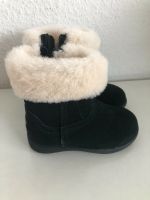 UGG Baby Winter Boots schwarz Gr. 22,5 Neu Nordrhein-Westfalen - Lennestadt Vorschau