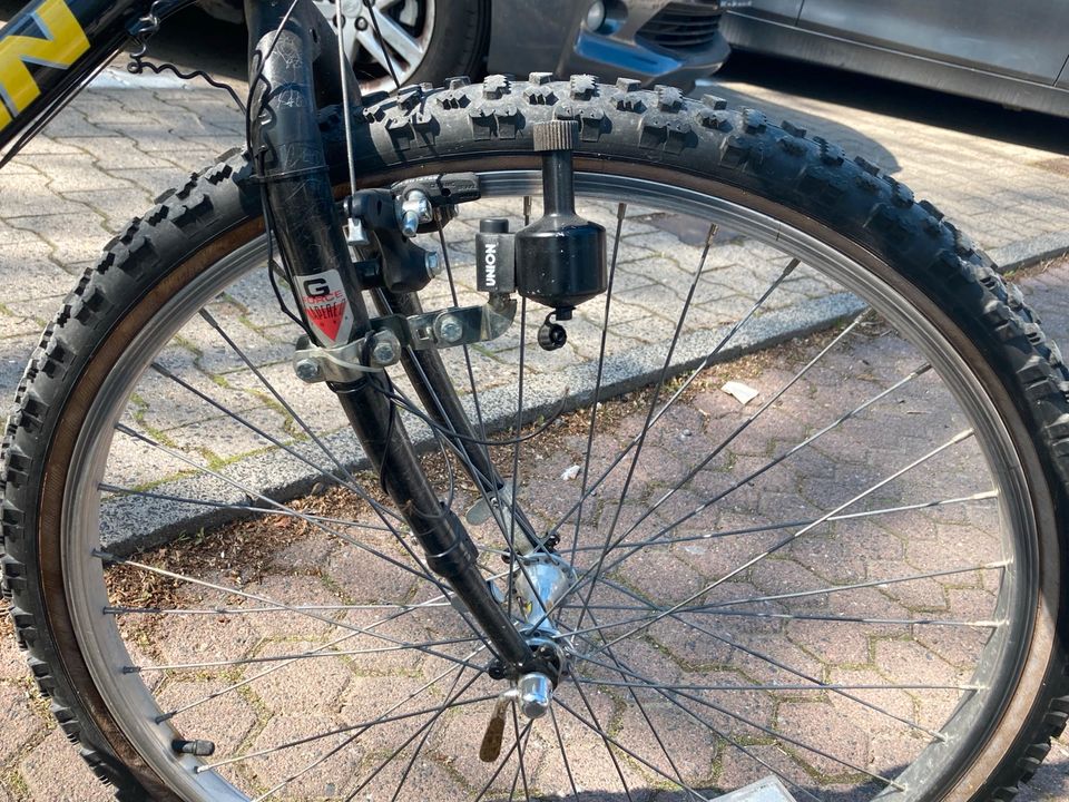 Fahrrad Marke Schwinn in Bad Vilbel