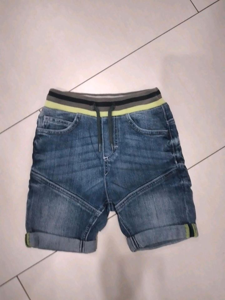 Jungen Esprit Shorts Gr. 122 in Merzig