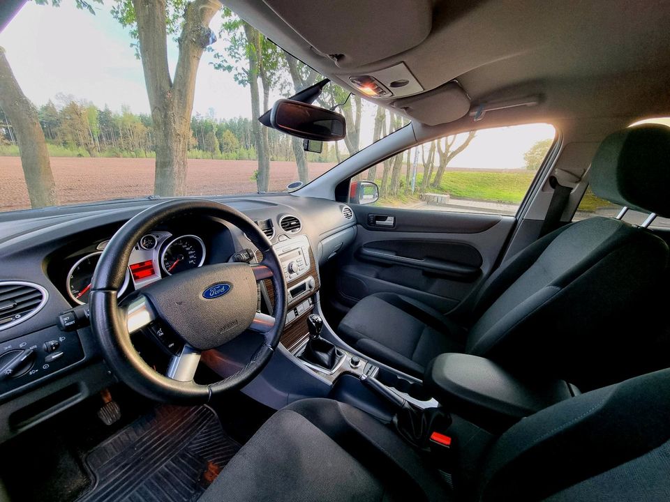 Ford Focus MK2 Ghia • Tempomat • Sitzheizung • uvm. in Crinitzberg
