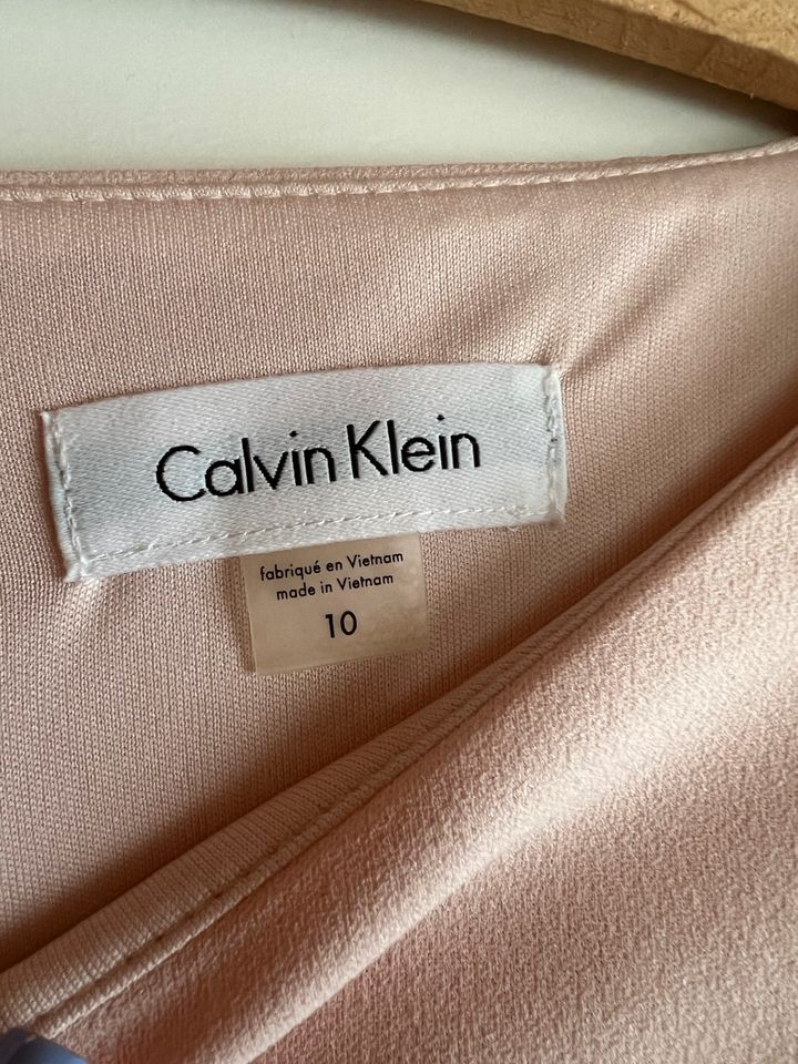 Rosa Kleid von Calvin Klein in Brechen