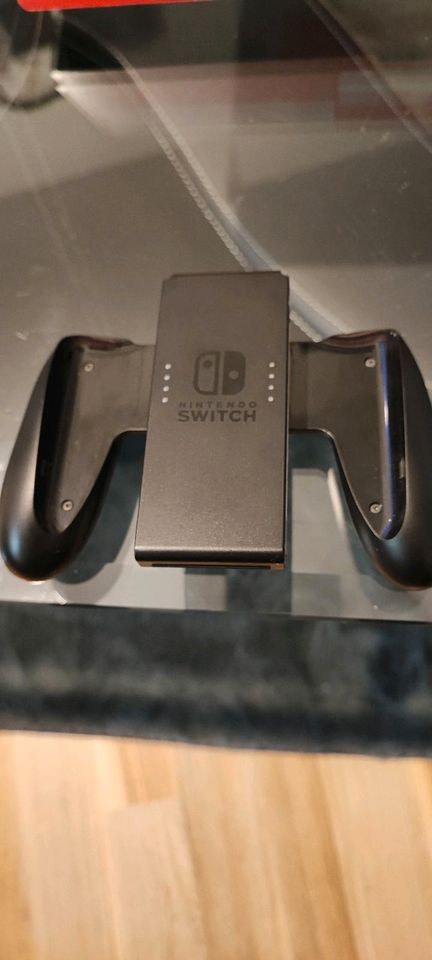 Nintendo Switch mit Spielen und Zubehör in Arnsberg