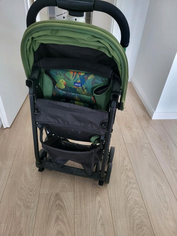 Buggy - Kinderwagen von Chicco in Hamburg