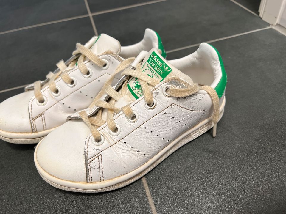 Kinder Adidas Stan Smith Sneaker 29 gut grün weiß Schuhe in Uelzen