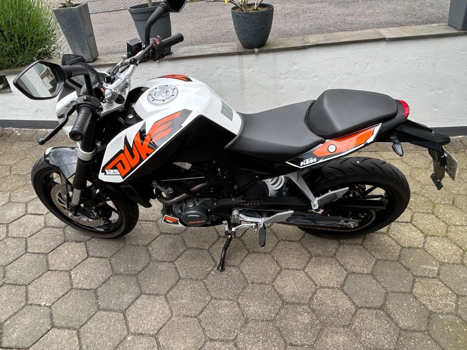 KTM  Duke 125, scheckheft! ABS,Heizgriffe, Topcase,Kettensatz neu in Bochum