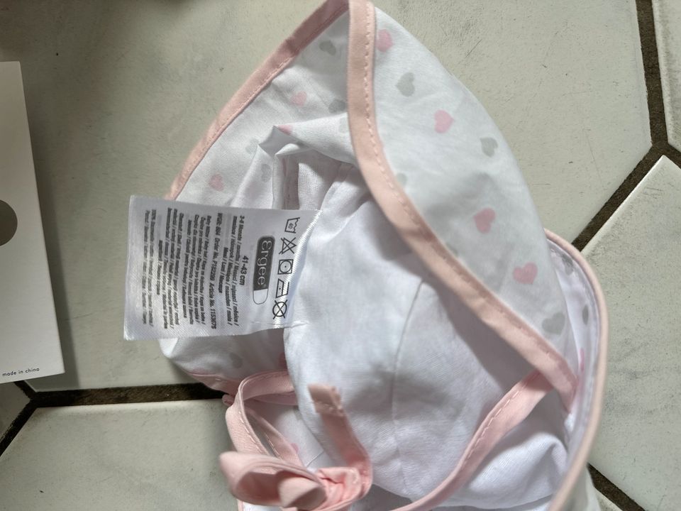 Babykleidung rosa Socken Sonnenhut Strumpfhosen in Neustadt am Rübenberge