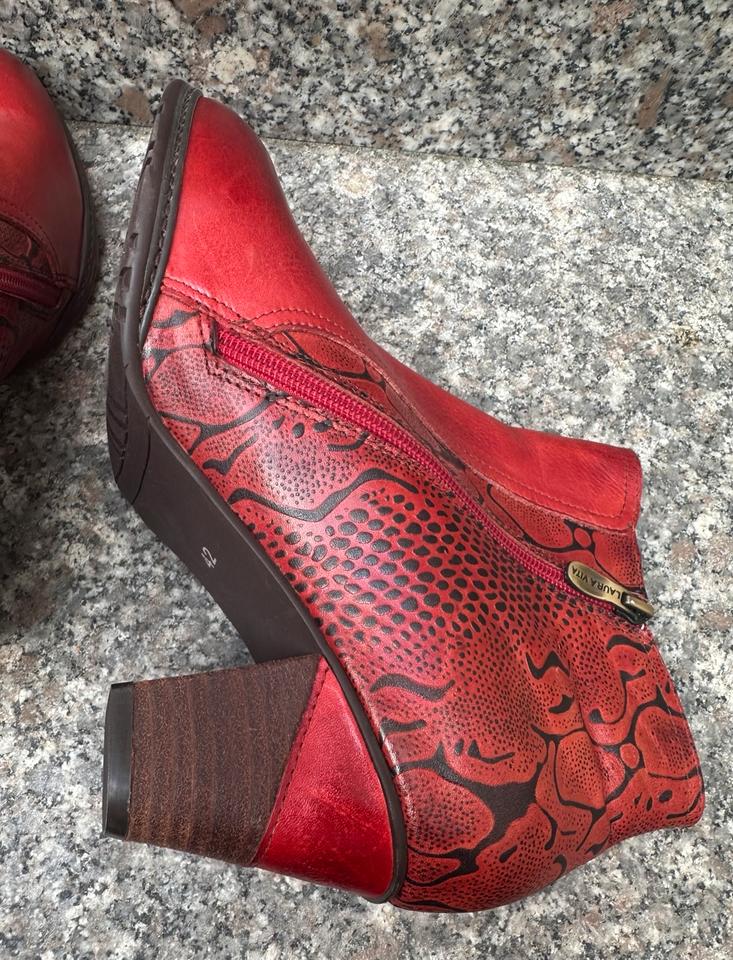 Laura Vita Stiefel Schuhe Lederschuhe Stiefeletten in 42 in Speyer