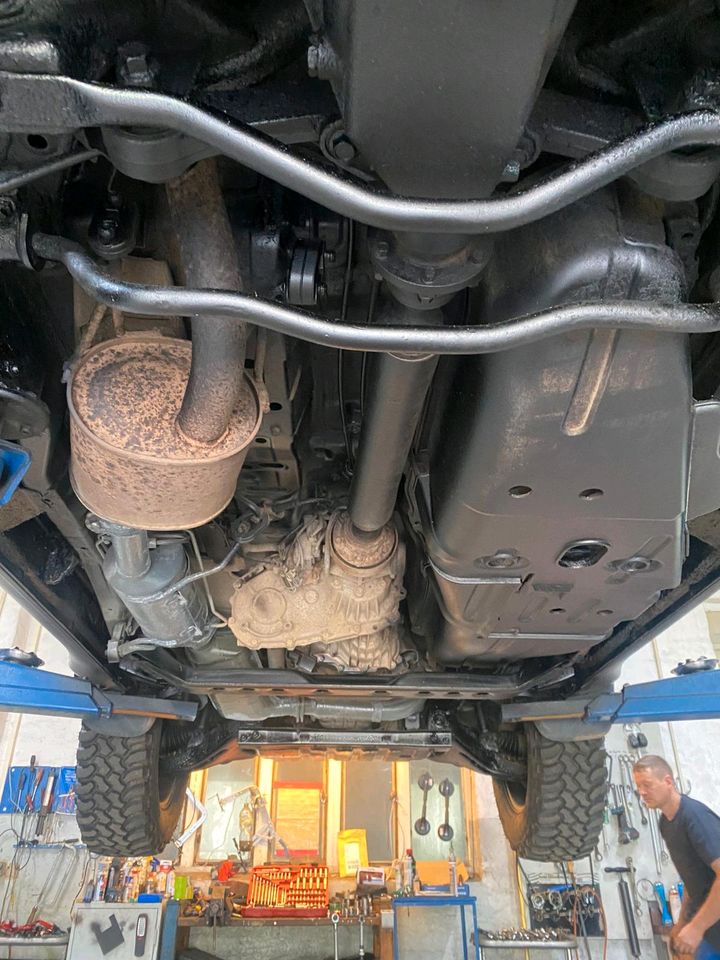 Mitsubishi Pajero 3,2 Diesel, AHK, Schaltgetriebe in Goldberg