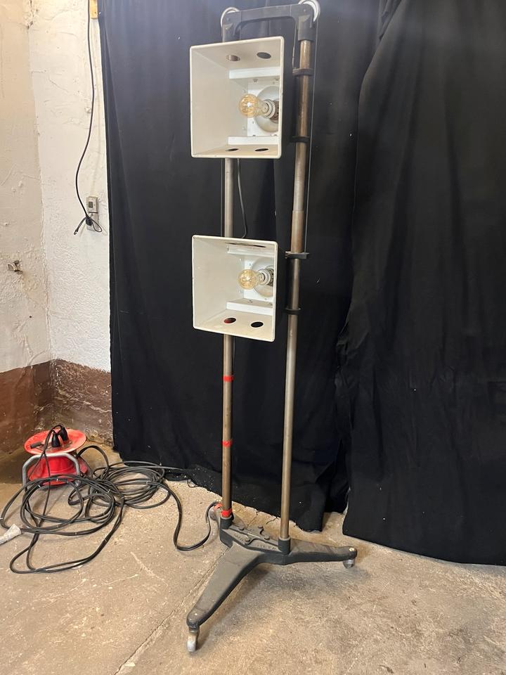 Loft Studio Scheinwerfer Strahler Post Stativ industrial in Lustadt