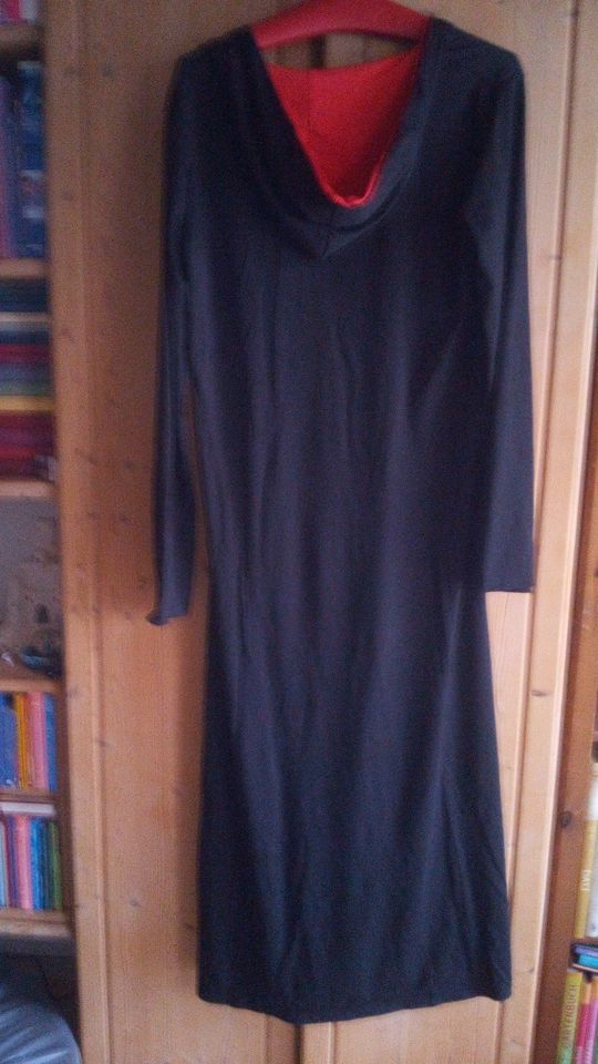 Kleid schwarz/rot mit Kapuze Gothic Mittelalter Fasching **neu** in Oberndorf am Lech