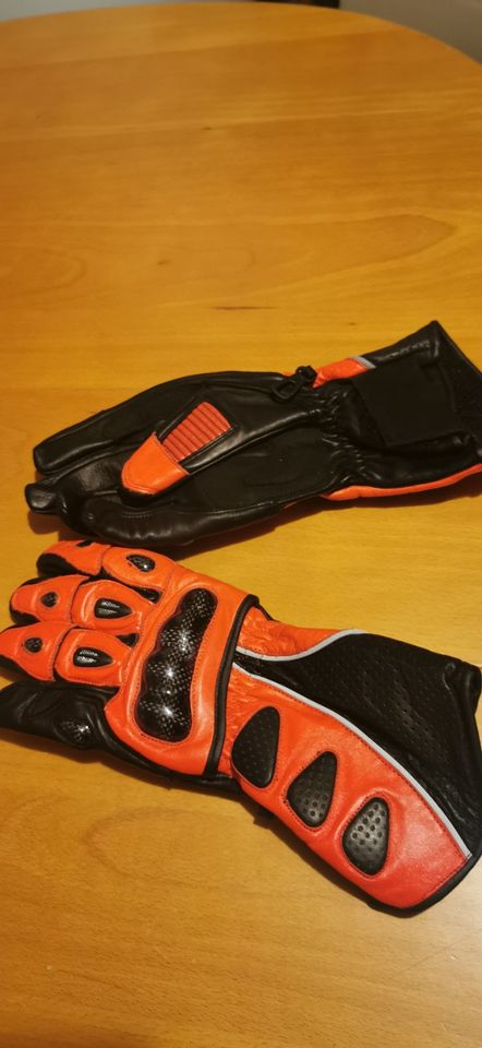 Motorradhandschuhe und Nierengurt in Bad Saulgau