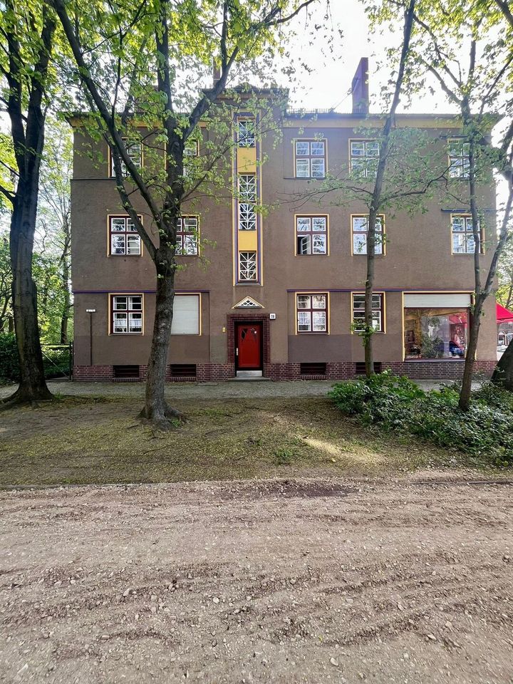 Bezugsfreie 2 Zimmerwohnung mit Balkon nah Breitkopfbecken in Berlin