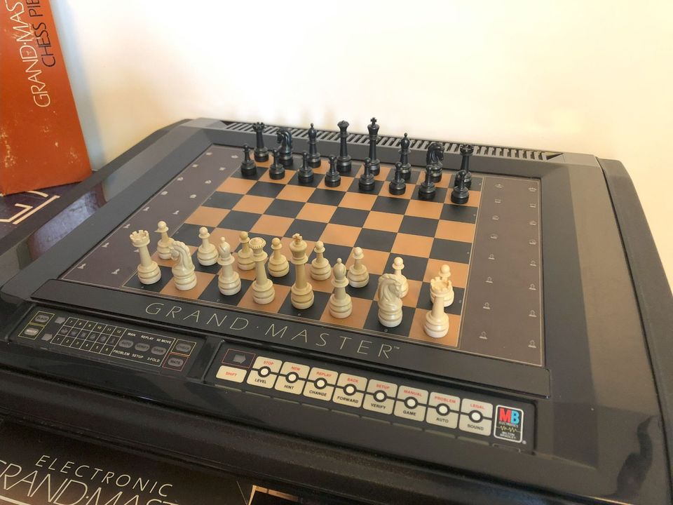 Milton Bradley Grandmaster - Schachcomputer in Heidelberg