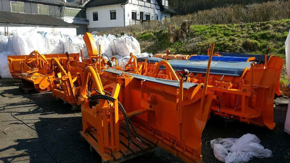 Schneepflug Schmidt Beilhack Winterdienst Schneeschild Unimog in Selters