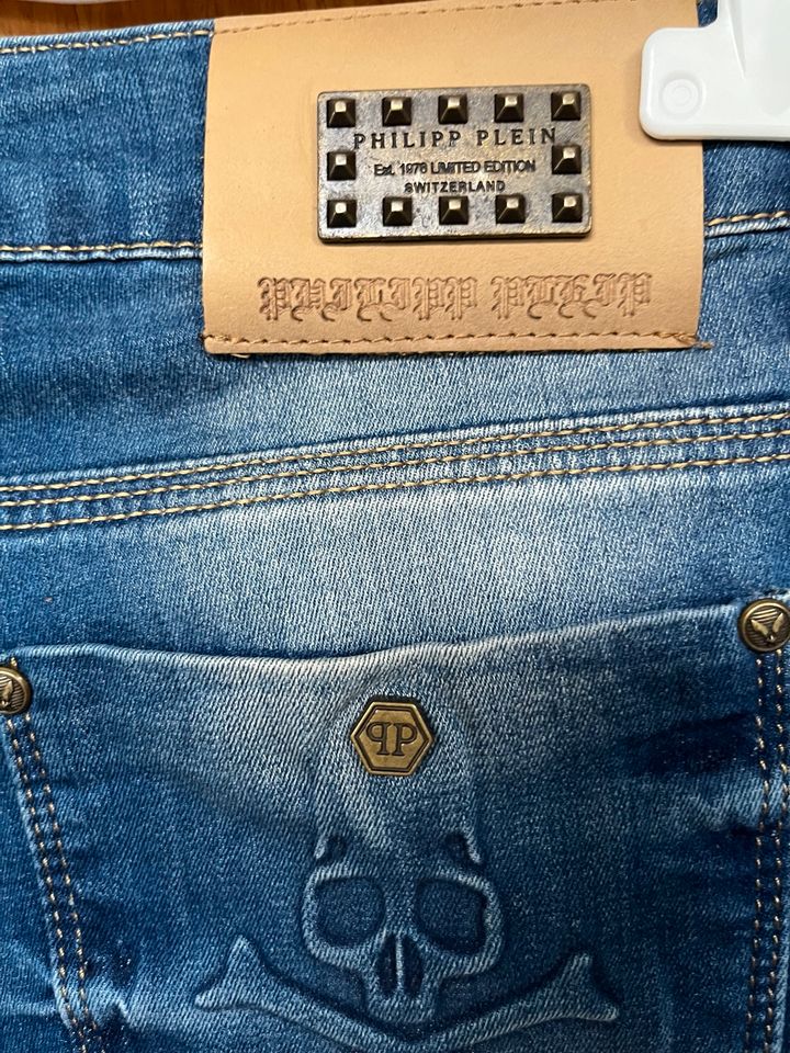 Neuwertige trendige Jeans von PHILIPP PLEIN , Gr.34/32 in Wesel