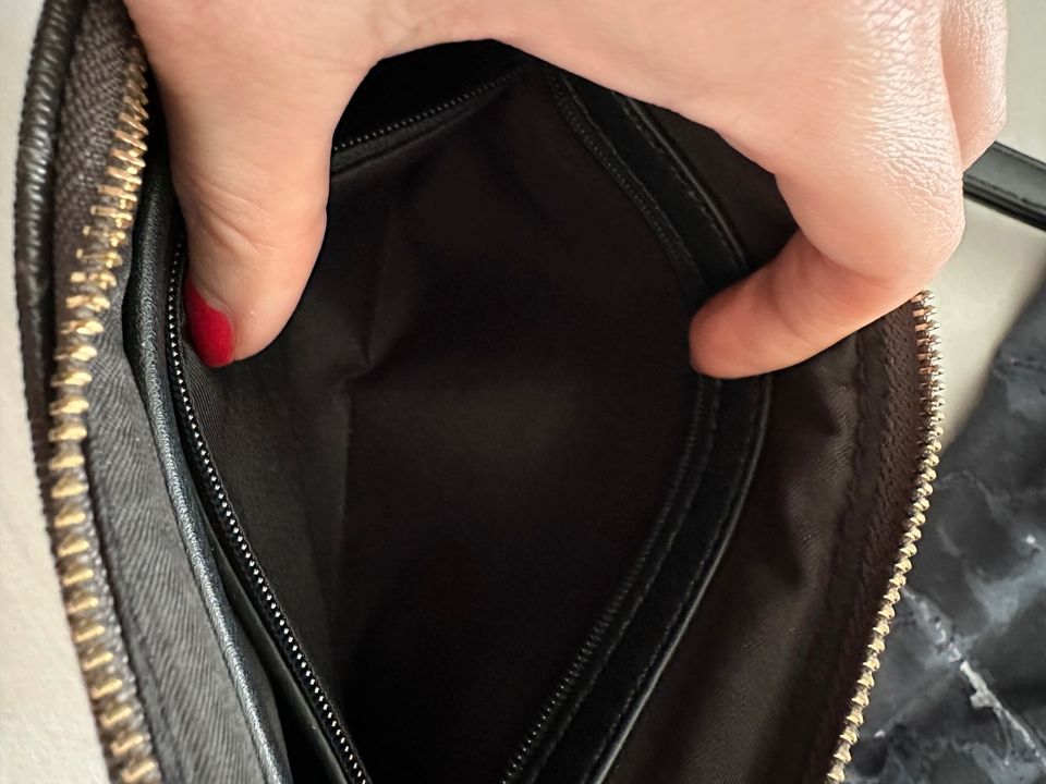 36,50 € ❤️ Valentino Bags Umhängetasche mit Goldkette schwarz in Schöllkrippen