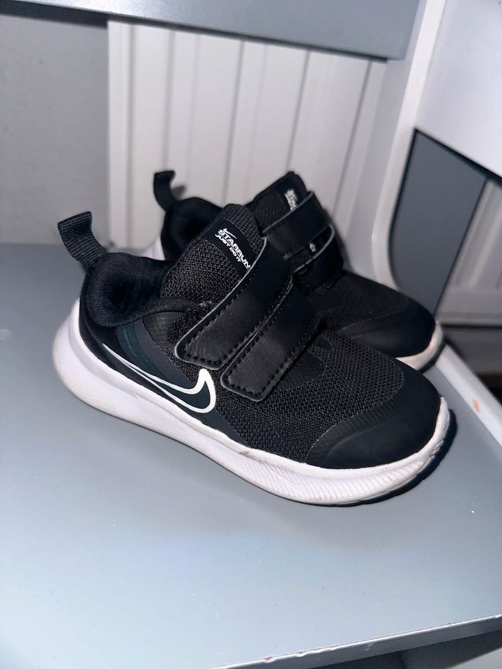 Nike Kinder Schuhe Größe 23,5 *top* schwarz in Moers