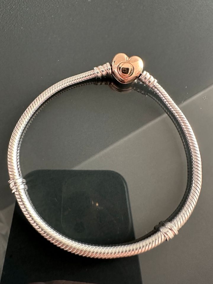 Pandora Armband in Wiesbaden