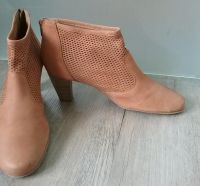 CAPRICE LEDERSTIEFELETTE MIT LOCHMUSTER GR 40 NATUR WIE NEU Hamburg-Mitte - Hamburg Billstedt   Vorschau