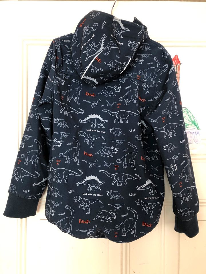 Softshell Jacke von H&M, Dinos, Gr. 128 in Sassnitz